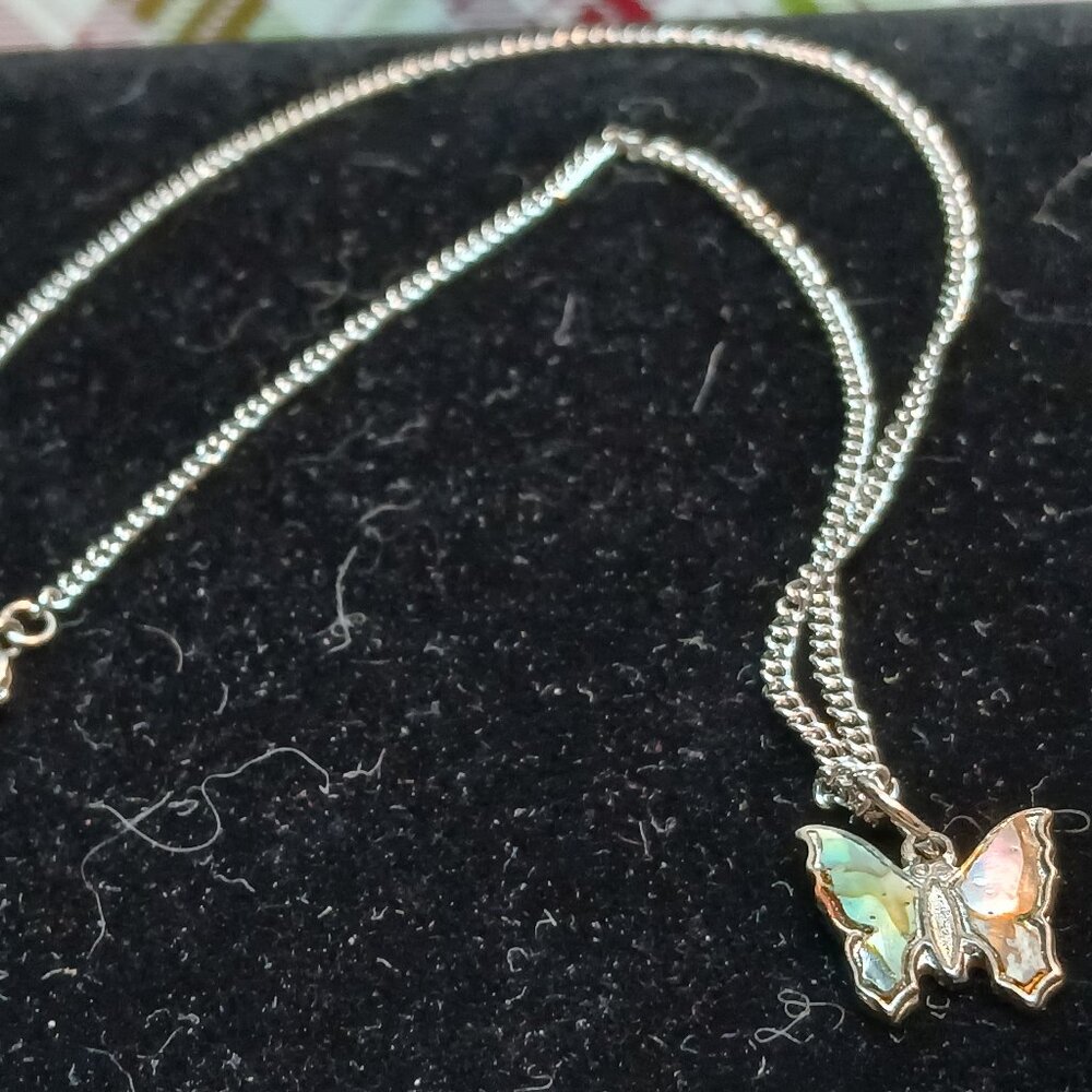 Vintage Costume Jewelry Butterfly Faux Pearl Stone Silver Tone Necklace #6W